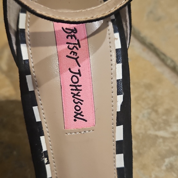 Betsey Johnson Ankle Strap Floral Heels Size 9B - Picture 6 of 12